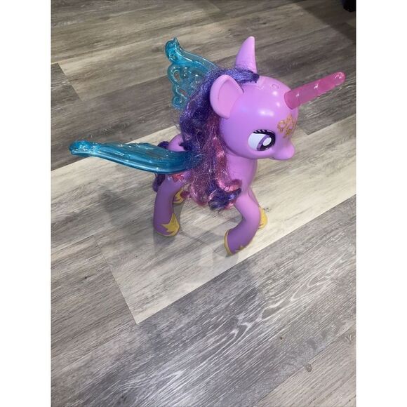 My Little Pony Twilight Sparkle - Talks, Sings & Moves - Picture 5 of 9